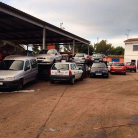 Hierros y Metales Ortega S.L. automóviles en el desguace